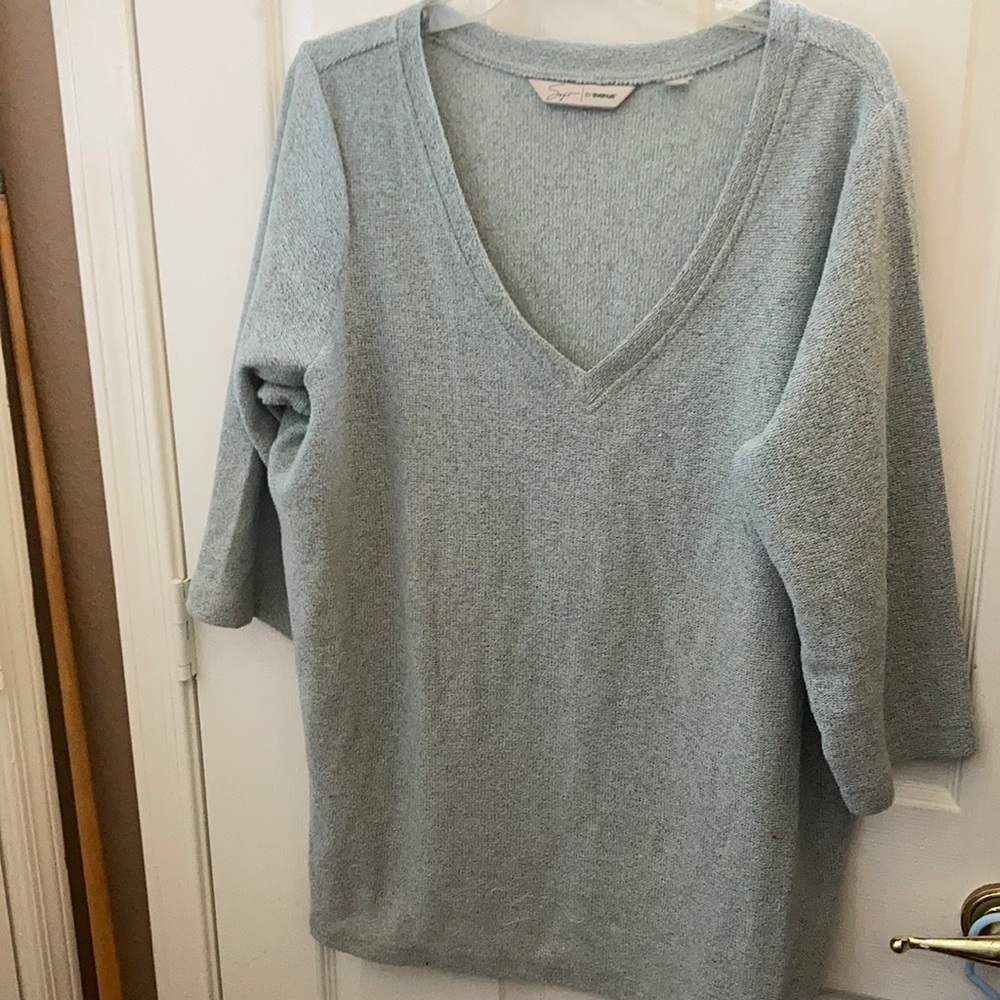 FINAL MARKDOWN Avenue deep v neck sweater 22/24 - Picture 1 of 5